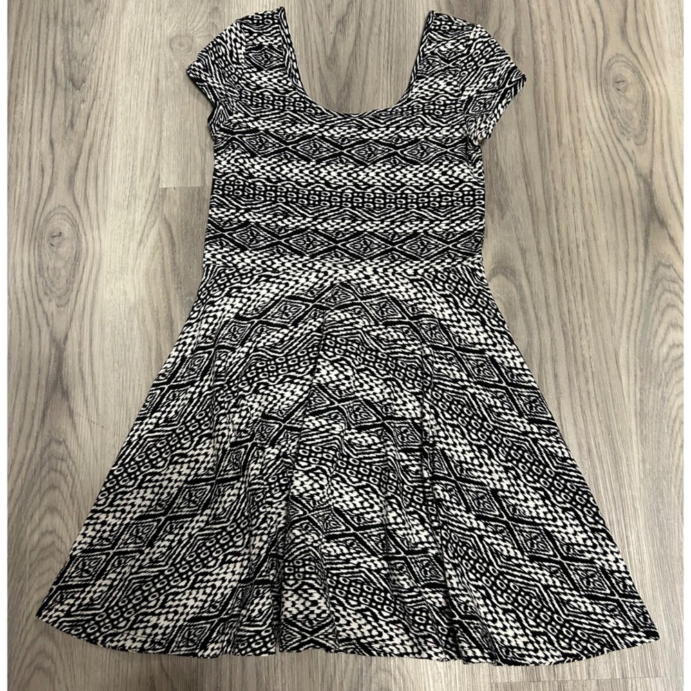 Aeropostale Geometric Skater Dress Cotton Spandex Medium Black White Tribal